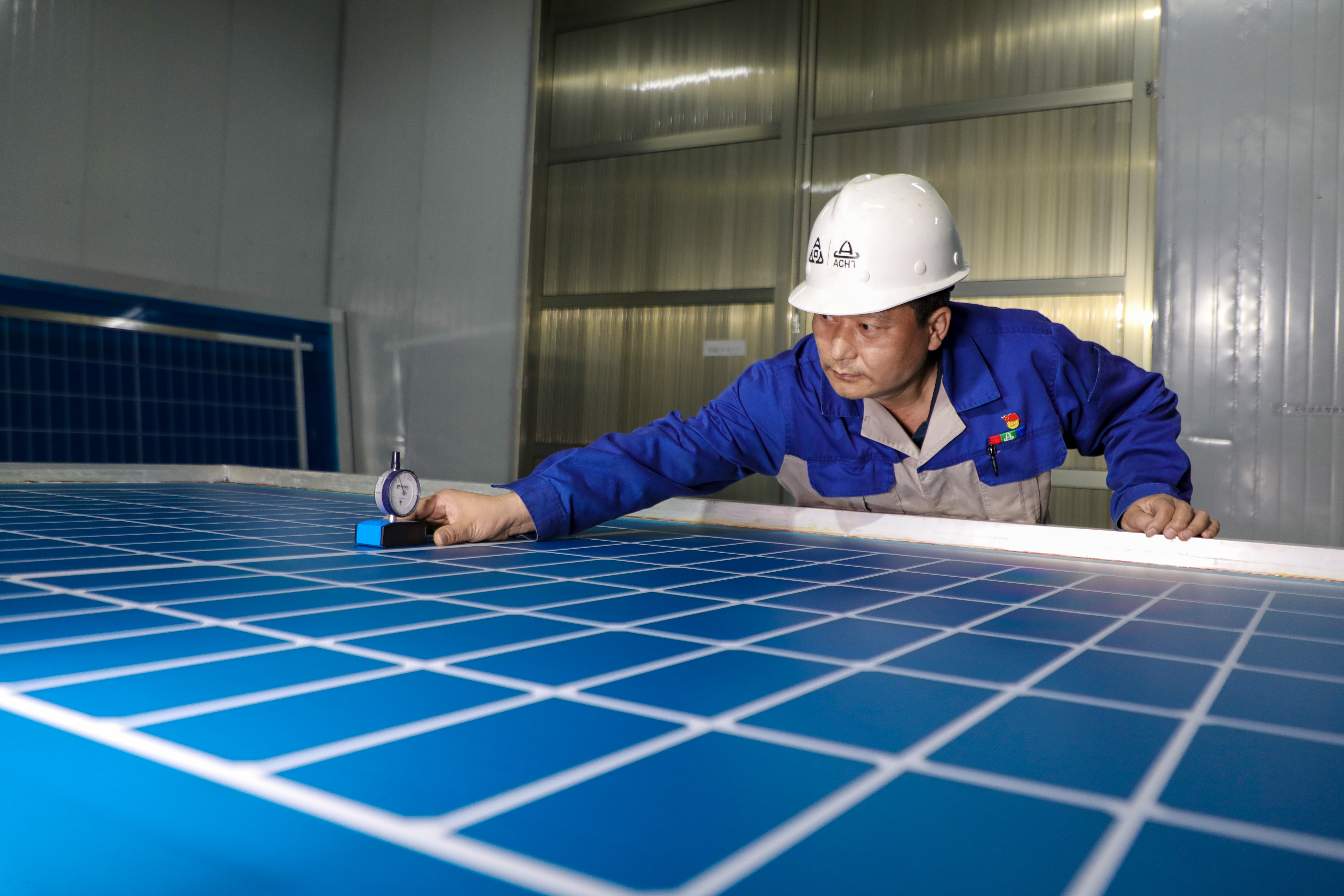 安陽(yáng)市五一勞動(dòng)獎(jiǎng)?wù)芦@得者趙俊濤：采擷太陽(yáng)之光，追求綠色事業(yè)