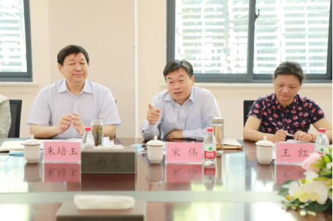 中國人民銀行鄭州中心支行副行長(zhǎng)朱培玉一行蒞臨安彩高科調(diào)研